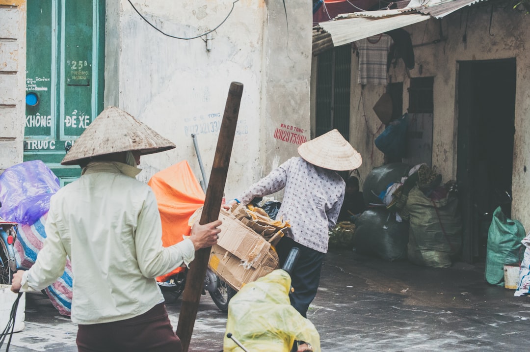 Zalo与邮件营销配合：什么时候用即时消息，什么时候发邮件